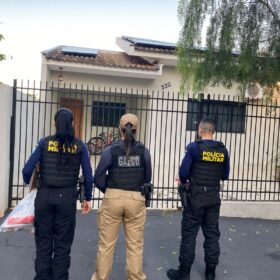 Gaeco cumpre mandados na 2ª fase de operação que apura possível envolvimento de policiais militares de Maringá, Mandaguaçu e Sarandi na prática de crimes Foto 4 Fotos de Gaeco cumpre mandados na 2ª fase de operação que apura possível envolvimento de policiais militares de Maringá, Mandaguaçu e Sarandi na prática de crimes