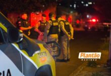 Fotos de Jovem é executado a tiros em frente de uma residência, em Sarandi