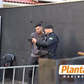Câmera de segurança flagra execução de jovem em frente a tabacaria em Sarandi Foto 3 Fotos de Câmera de segurança flagra execução de jovem em frente a tabacaria em Sarandi