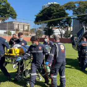 Jovem de 26 anos é resgatado de helicóptero após grave acidente na região e encaminhado para hospital de Maringá Foto 4 Fotos de Jovem de 26 anos é resgatado de helicóptero após grave acidente na região e encaminhado para hospital de Maringá