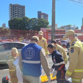 Jovem fica gravemente ferida ao ser atropelada por caminhão no centro de Maringá Foto 4 Fotos de Jovem fica gravemente ferida ao ser atropelada por caminhão no centro de Maringá