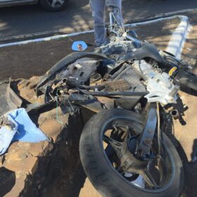 Jovem fica gravemente ferida ao ser atropelada por caminhão no centro de Maringá Foto 18 Fotos de Jovem fica gravemente ferida ao ser atropelada por caminhão no centro de Maringá