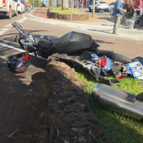 Jovem fica gravemente ferida ao ser atropelada por caminhão no centro de Maringá Foto 12 Fotos de Jovem fica gravemente ferida ao ser atropelada por caminhão no centro de Maringá
