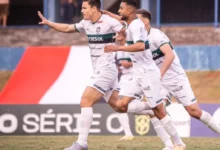 Fotos de Maringá FC segura pressão, bate o Anápolis e sobe para o sexto lugar na Série C; veja como foi a partida