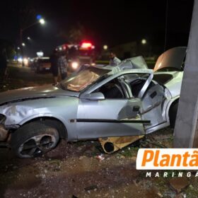 Motorista desaparece após capotamento violento na Avenida Colombo, em Sarandi Foto 5 Fotos de Motorista desaparece após capotamento violento na Avenida Colombo, em Sarandi