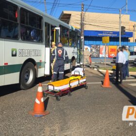 Colisão entre ônibus e caminhão deixa seis feridos em Maringá; vídeo Foto 1 Fotos de Colisão entre ônibus e caminhão deixa seis feridos em Maringá; vídeo
