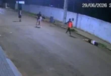 Fotos de Vídeo mostra adolescente de 17 anos sendo espancado por grupo no PR