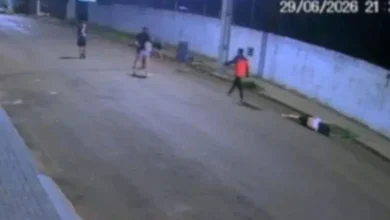 Fotos de Vídeo mostra adolescente de 17 anos sendo espancado por grupo no PR