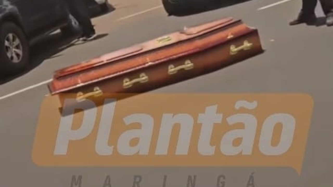 caixao-com-corpo-cai-de-carro-funerario-e-surpreende-motoristas-na-avenida-colombo-em-maringa