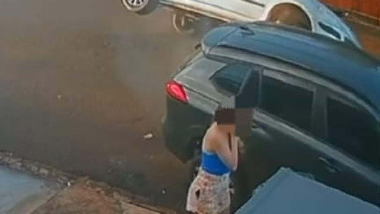 camera-flagra-motorista-com-sinais-de-embriaguez-provocando-acidente-e-tombando-carro-em-maringa