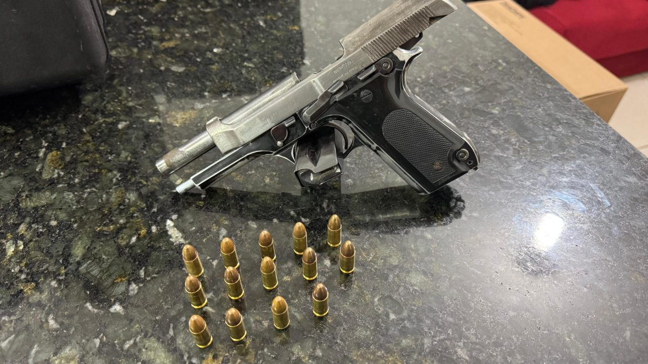 dupla-e-presa-com-pistola-9mm-apos-perseguicao-na-pr-317