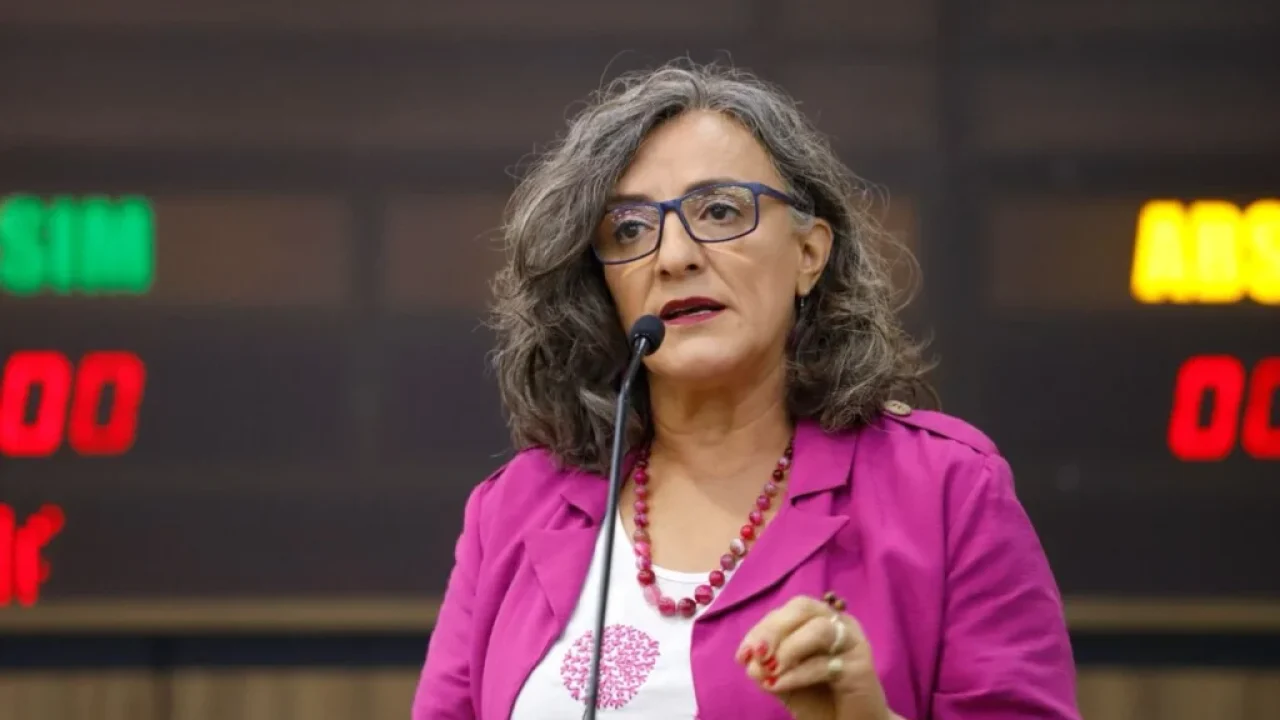 ex-assessor-da-professora-ana-lucia-denuncia-vereadora-por-rachadinha-defesa-nega-veementemente