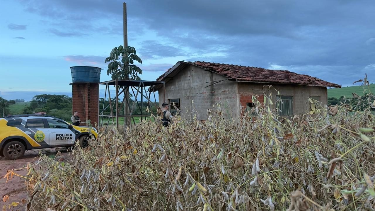 ex-companheiro-esfaqueia-mulher-gravida-e-leva-crianca-durante-fuga-na-regiao