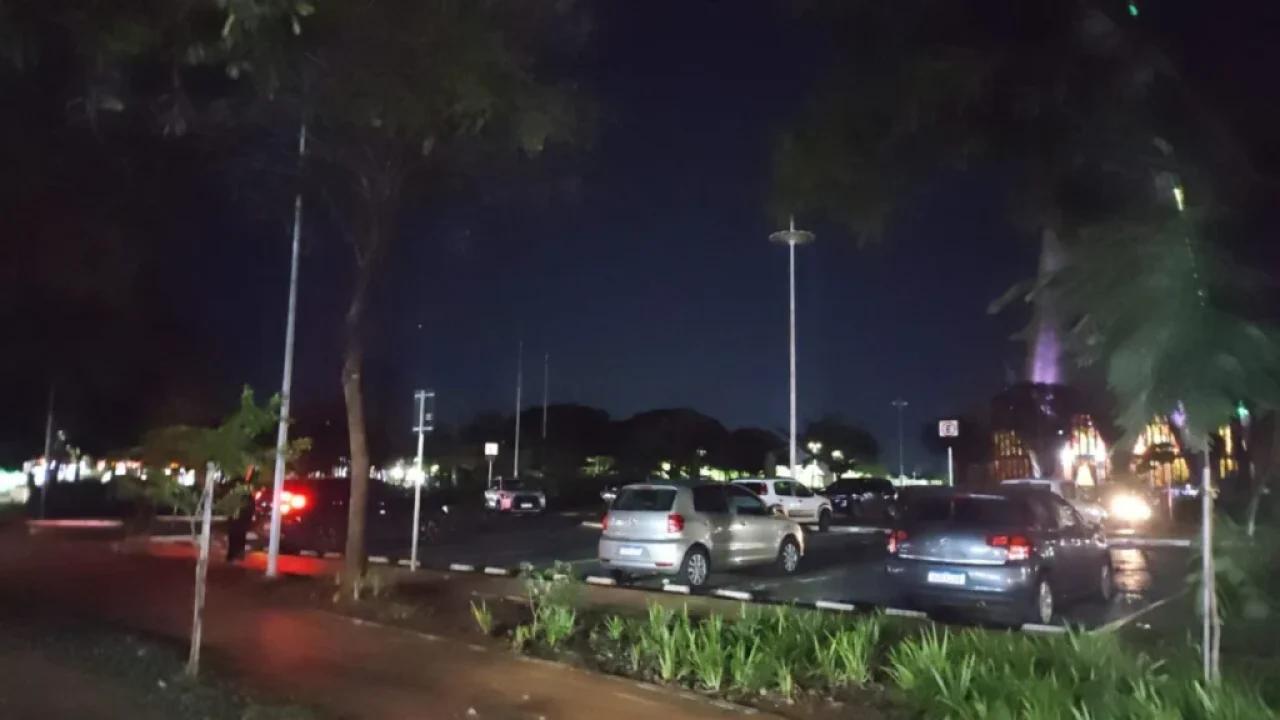 falha-na-iluminacao-deixa-catedral-de-maringa-no-escuro-veja-o-video