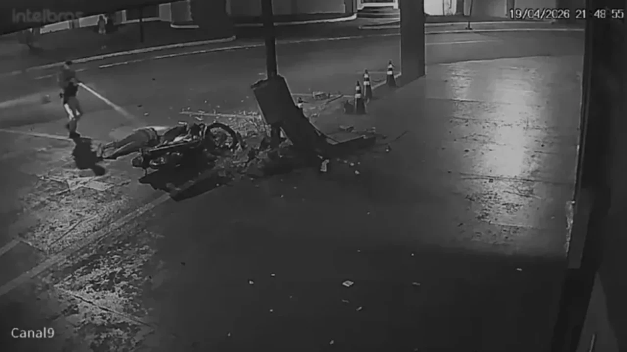 fuga-da-pm-termina-com-jovem-arremessada-contra-poste-no-parana