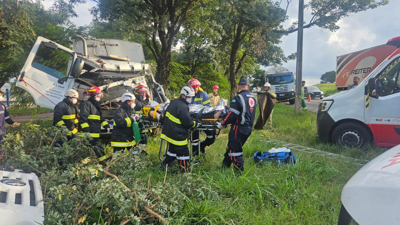 grave-acidente-com-caminhao-da-coleta-seletiva-deixa-quatro-trabalhadores-feridos-em-maringa