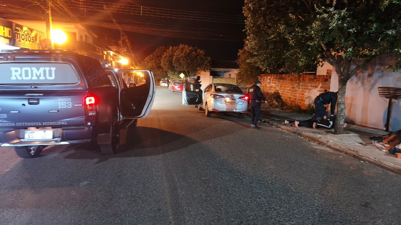 guarda-municipal-de-sarandi-recupera-carro-roubado-em-maringa-e-detem-dois-suspeitos
