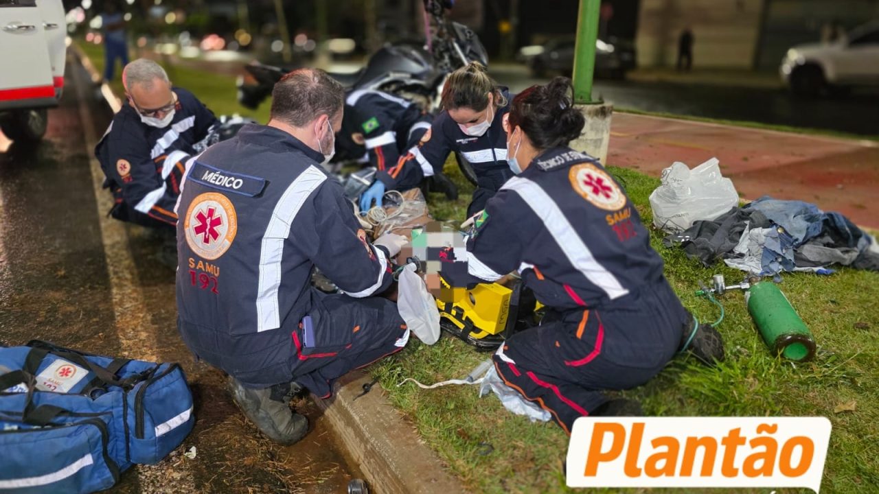 motociclista-e-socorrido-em-estado-gravissimo-apos-colisao-com-jeep-em-maringa-motorista-estava-com-cnh-suspensa