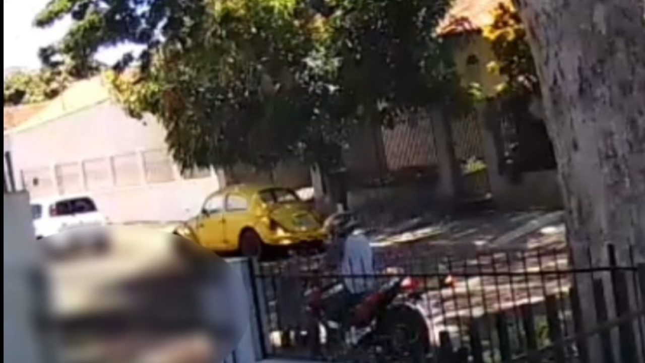 motociclista-exibe-partes-intimas-para-adolescente-em-maringa-video