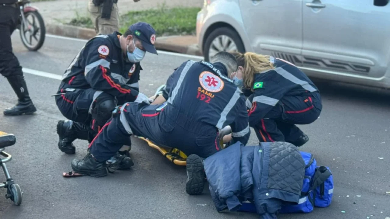 motociclista-fica-ferido-apos-colisao-com-dois-veiculos-na-avenida-tuiuti-em-maringa