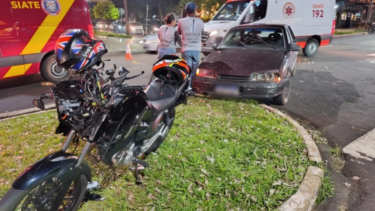 motociclista-fica-gravemente-ferido-apos-carro-invadir-preferencial-em-avenida-de-maringa