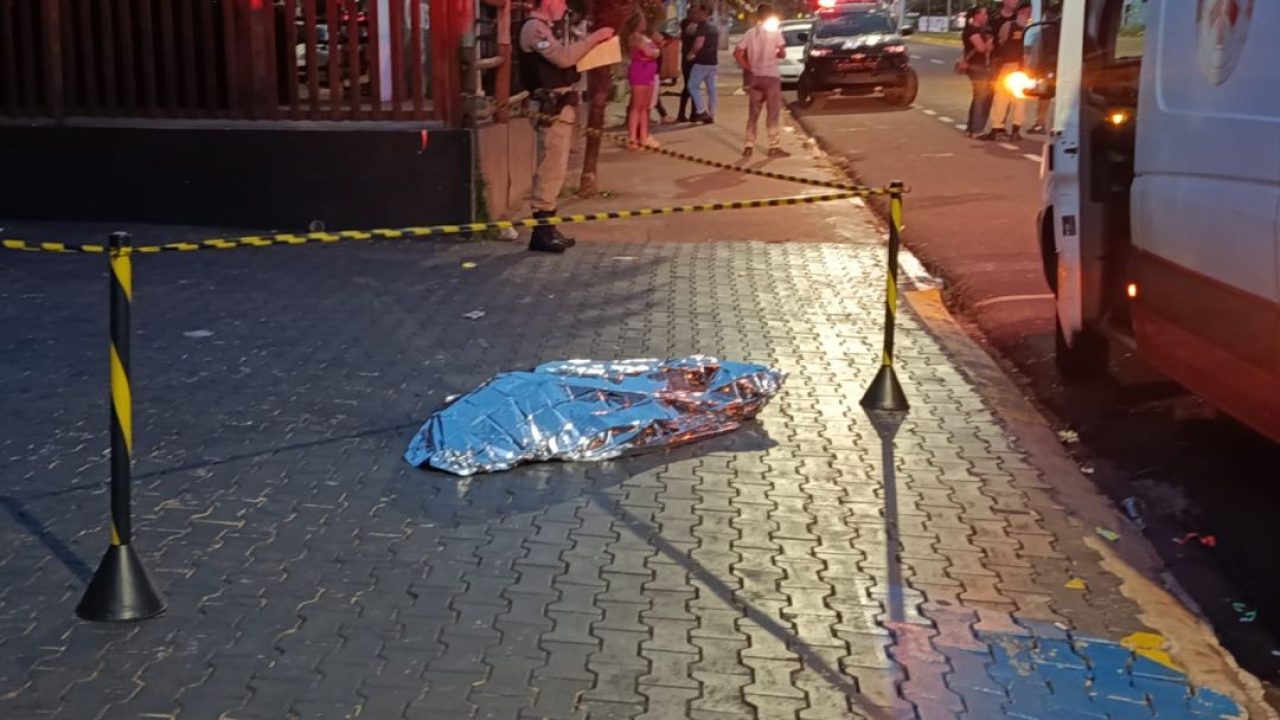 mulher-com-medida-protetiva-e-morta-a-tiros-em-frente-a-casa-noturna