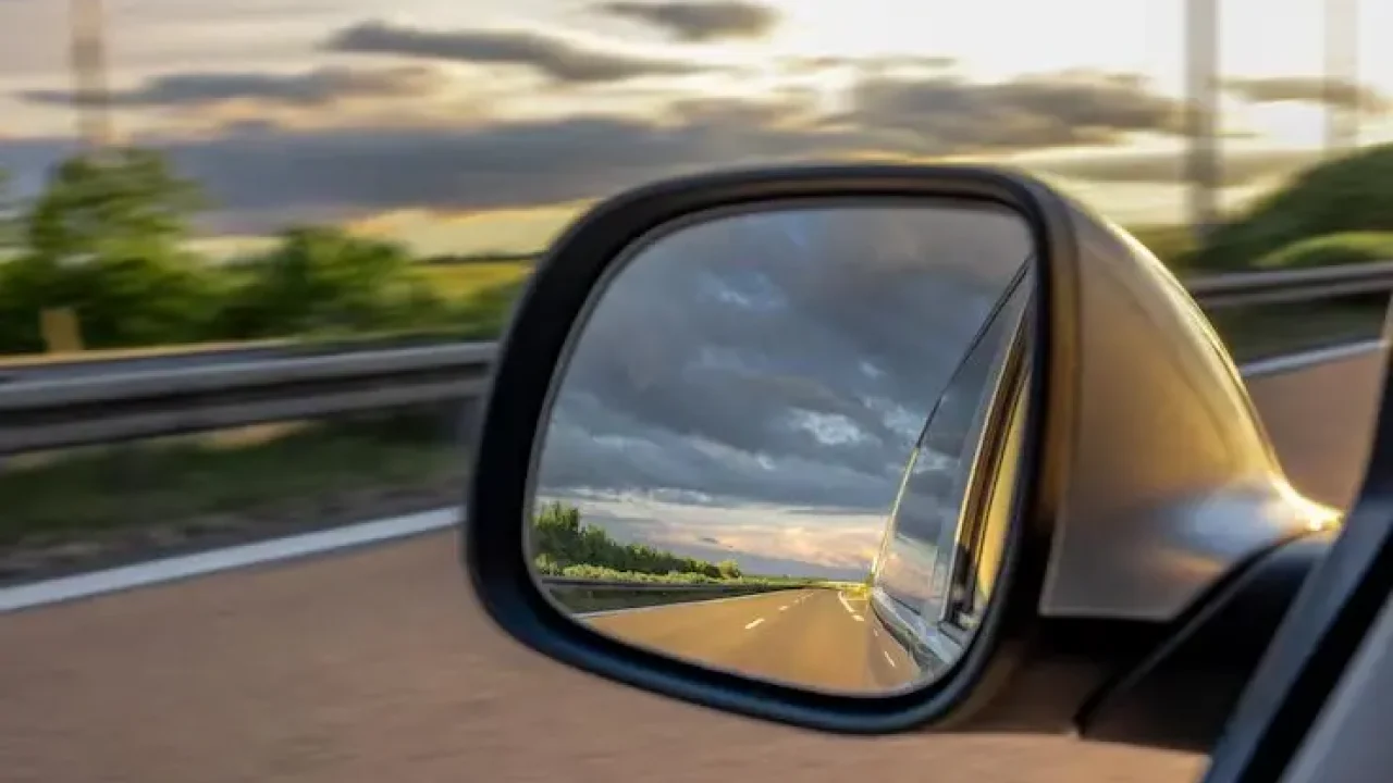 nova-lei-do-retrovisor-saiba-o-que-ja-esta-em-vigor-e-o-que-muda-neste-ano