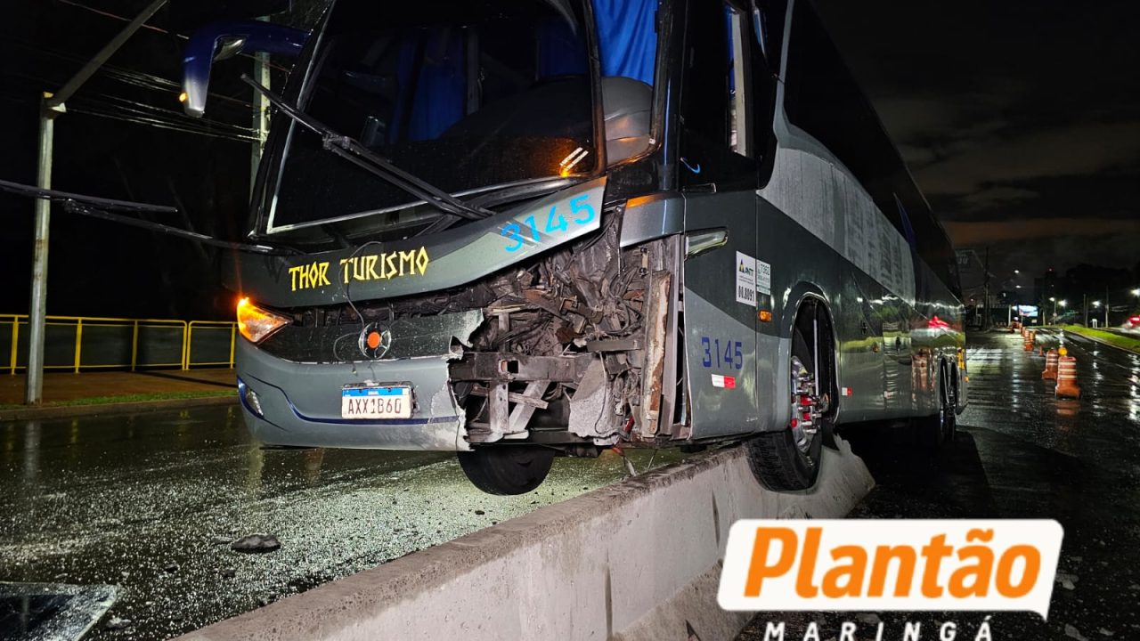 onibus-colide-contra-mureta-em-viaduto-recem-inaugurado-em-maringa