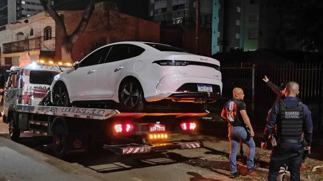 operacao-fecha-avenida-famosa-por-bares-em-maringa-tem-carros-guinchados-e-flagrante-de-motorista-sob-efeito-de-alcool