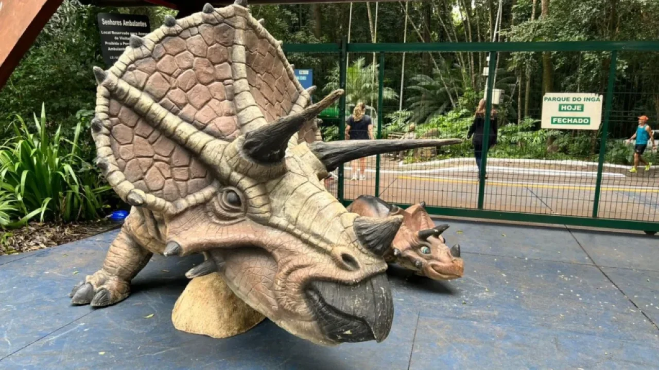 populacao-pede-e-exposicao-de-replicas-de-dinossauros-no-parque-do-inga-e-prorrogada