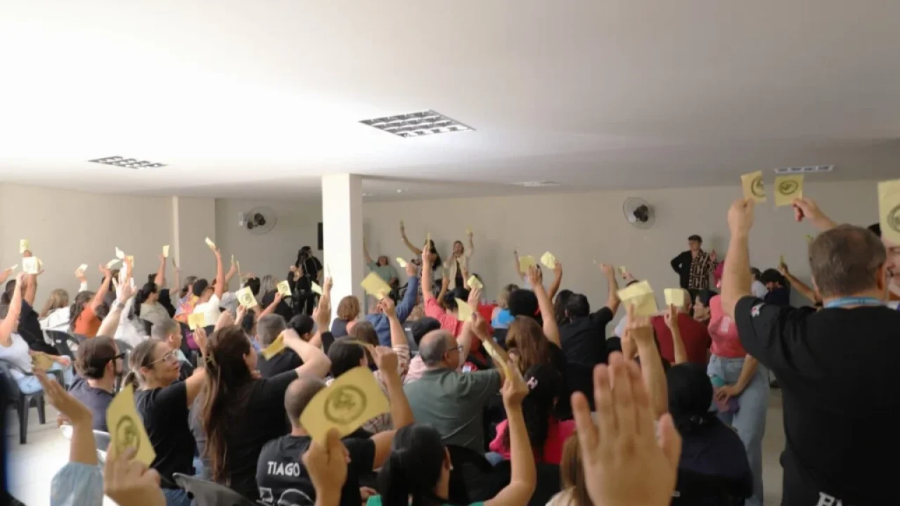 servidores-da-saude-de-maringa-aprovam-estado-de-greve-apos-fim-da-escala-12-60-prefeitura-defende-legalidade-da-medida