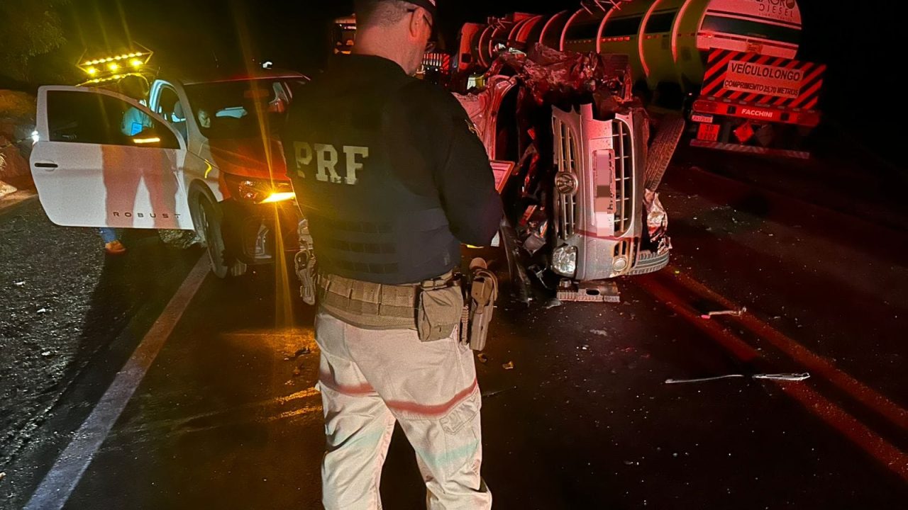 tragedia-na-br-376-colisao-frontal-deixa-tres-mortos-entre-eles-uma-crianca-de-3-anos