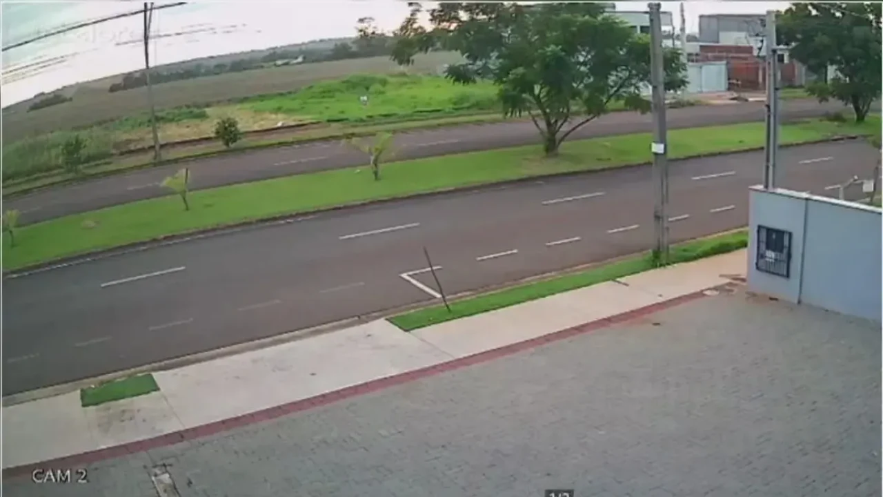 video-aviao-com-agricultores-faz-pouso-de-emergencia-em-milharal-no-norte-do-parana