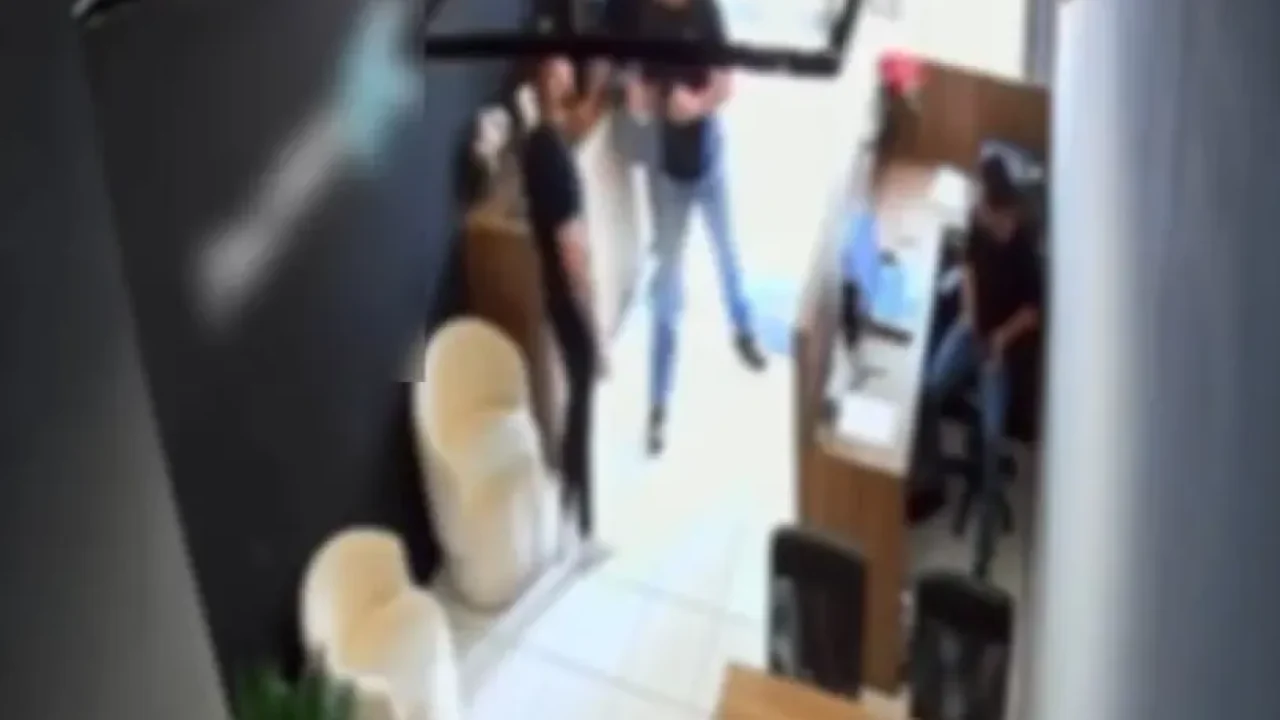 video-mostra-cliente-sendo-agredido-por-dono-de-imobiliaria-preso-em-maringa-vitima-afirma-que-teve-o-nariz-quebrado