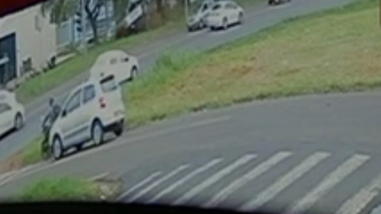 videos-acidente-com-caminhao-deixa-tres-vitimas-incluindo-motorista-preso-as-ferragens-no-contorno-sul-de-maringa